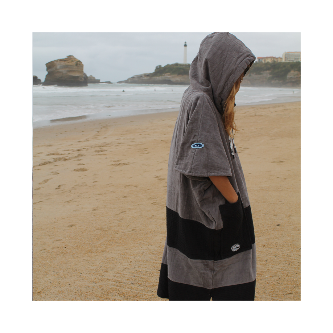 https://www.eq-love.com/2362-large_default/poncho-surf-eq-x-all-in.jpg?20231218101935