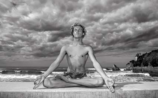 Boris Wilbois en pratique de Yoga