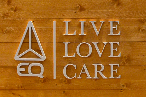 Logo EQ live, love, care